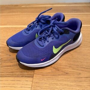 Nike Kids size 3 running shoes.  Like new